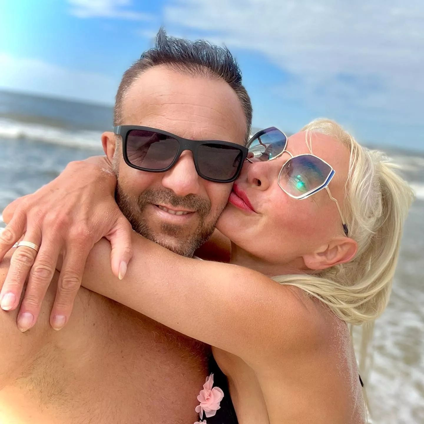 Znana wokalistka disco polo Elwira Mejk opala się nad polskim morzem! Internauci zwrócili uwagę na jeden szczegół „Zabójcza piękność„